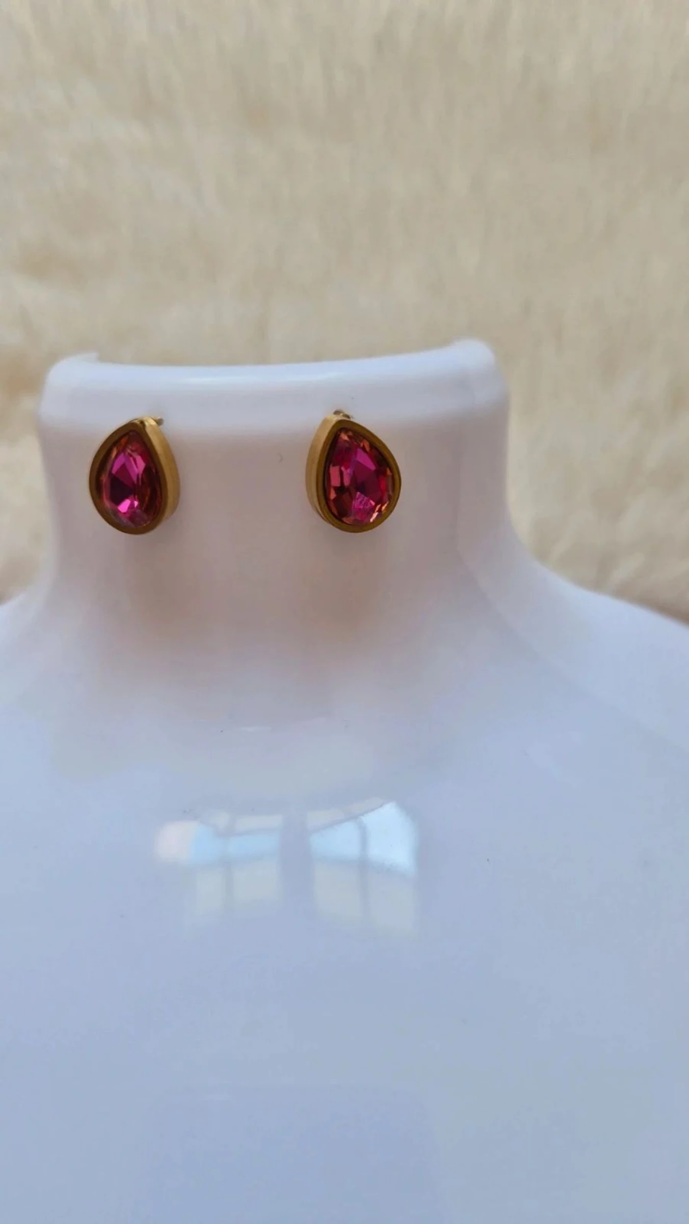 Conjunto de pendientes y collar de acero inoxidable – photo 2